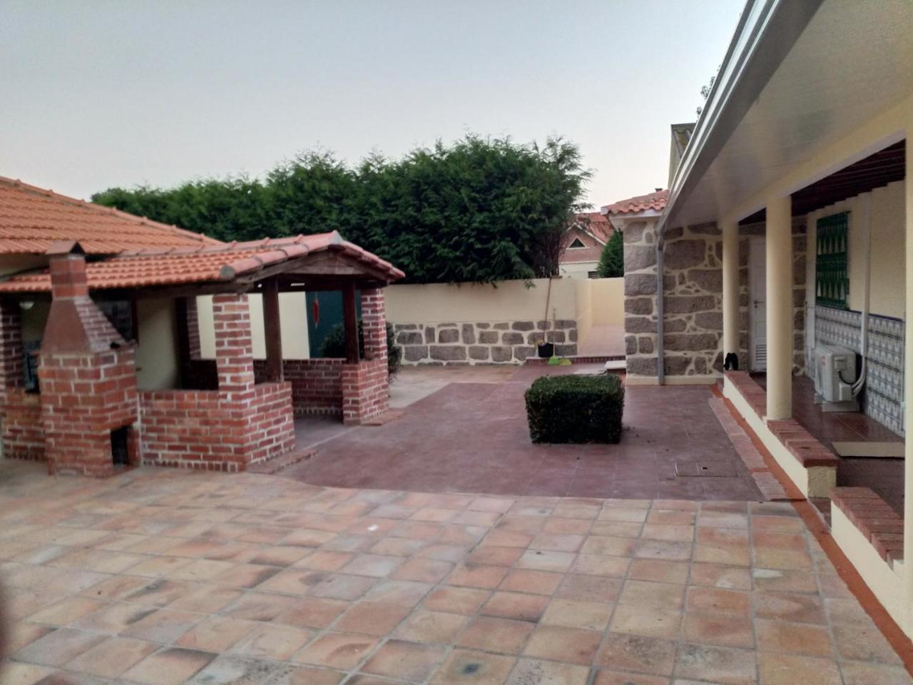 Metro Vilar Suites & Villas Vilar do Pinheiro Zewnętrze zdjęcie
